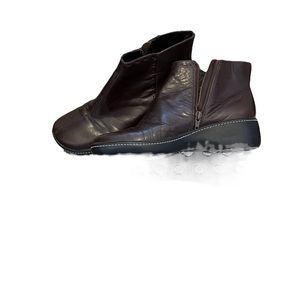 Rockport Ankle Boots…..SIZE 8